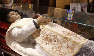 27 juin Notre-Dame du Perpétuel Secours[ Web-reliquary-don-bosco-john-saint-philippe-lissac-afp